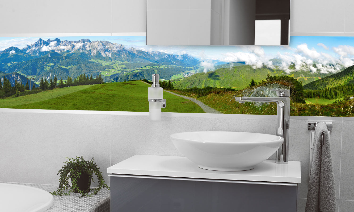 Plošče za kuhinje Alps panorama - PVC plošče / Pleksi steklo - s tiskom za kuhinjo, Zidne obloge PKU218-Life-decor.si