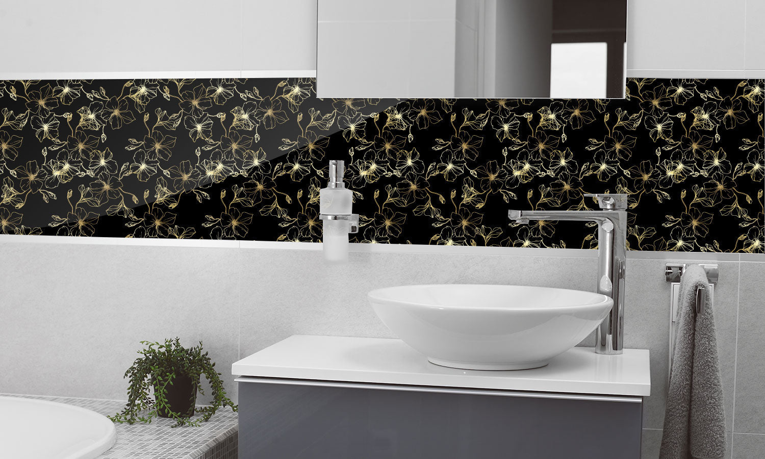 Plošče za kuhinje Black flower - PVC plošče / Pleksi steklo - s tiskom za kuhinjo, Zidne obloge PKU368-Life-decor.si