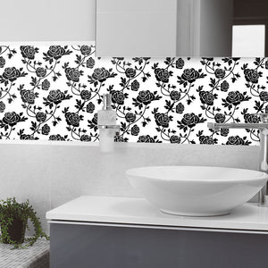 Plošče za kuhinje Black roses at white - PVC plošče / Pleksi steklo - s tiskom za kuhinjo, Zidne obloge PKU352-Life-decor.si