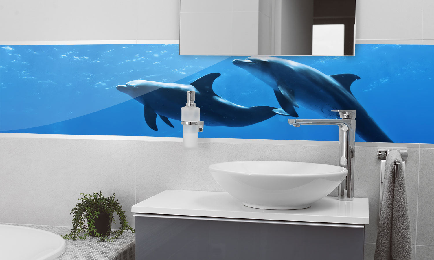 Plošče za kuhinje Dolphins underwater - PVC plošče / Pleksi steklo - s tiskom za kuhinjo, Zidne obloge PKU397-Life-decor.si