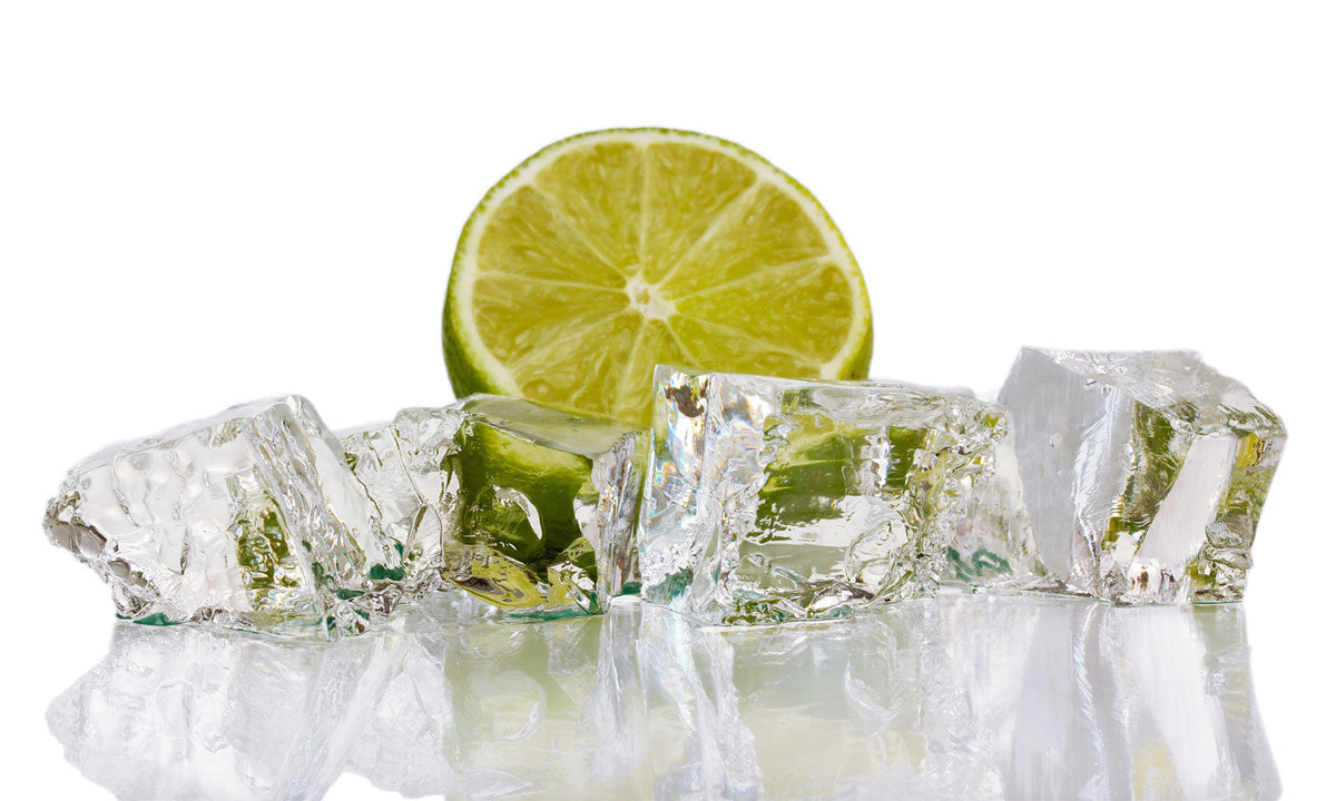 Plošče za kuhinje Ice cubes with lime - PVC plošče / Pleksi steklo - s tiskom za kuhinjo, Zidne obloge PKU166-Life-decor.si