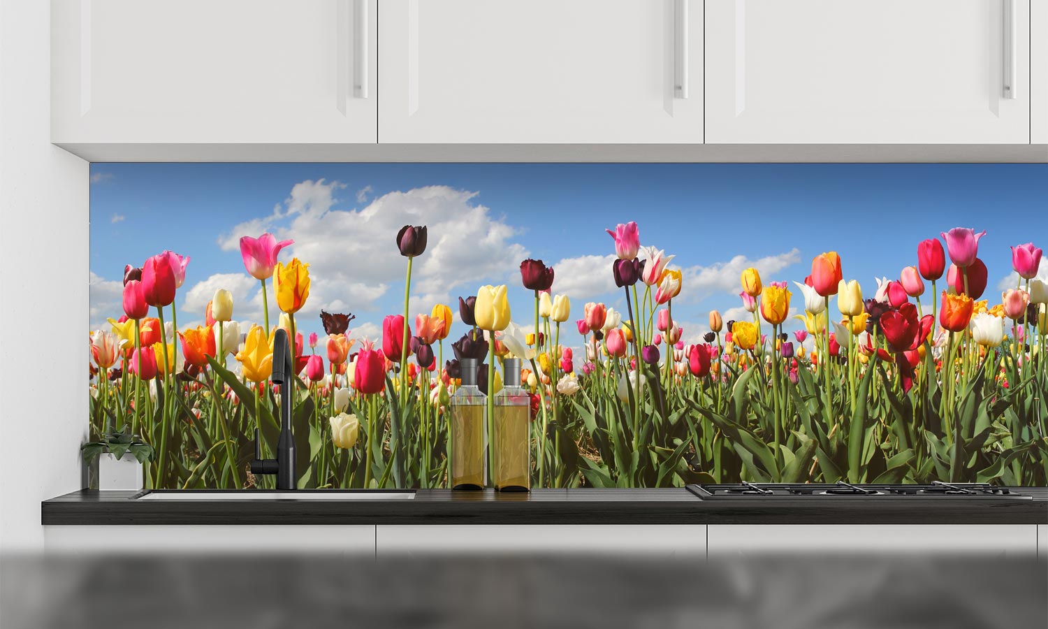 Plošče za kuhinje Panorama tulip field - PVC plošče / Pleksi steklo - s tiskom za kuhinjo, Zidne obloge PKU029-Life-decor.si