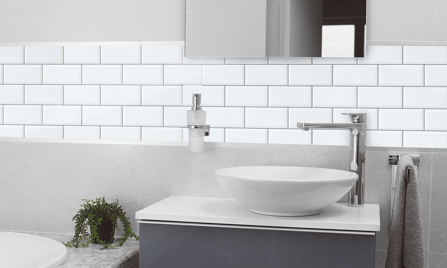 Plošče za kuhinje White tiles - PVC plošče / Pleksi steklo - s tiskom za kuhinjo, Zidne obloge PKU107-Life-decor.si