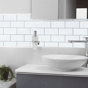 Plošče za kuhinje White tiles - PVC plošče / Pleksi steklo - s tiskom za kuhinjo, Zidne obloge PKU107-Life-decor.si