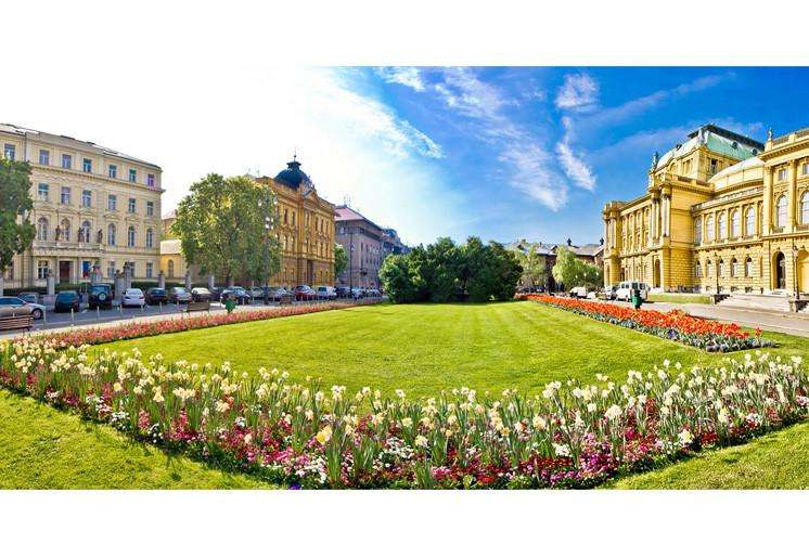 Samolepilne stenske Fototapeta Zagreb theater SW403-Life-decor.si