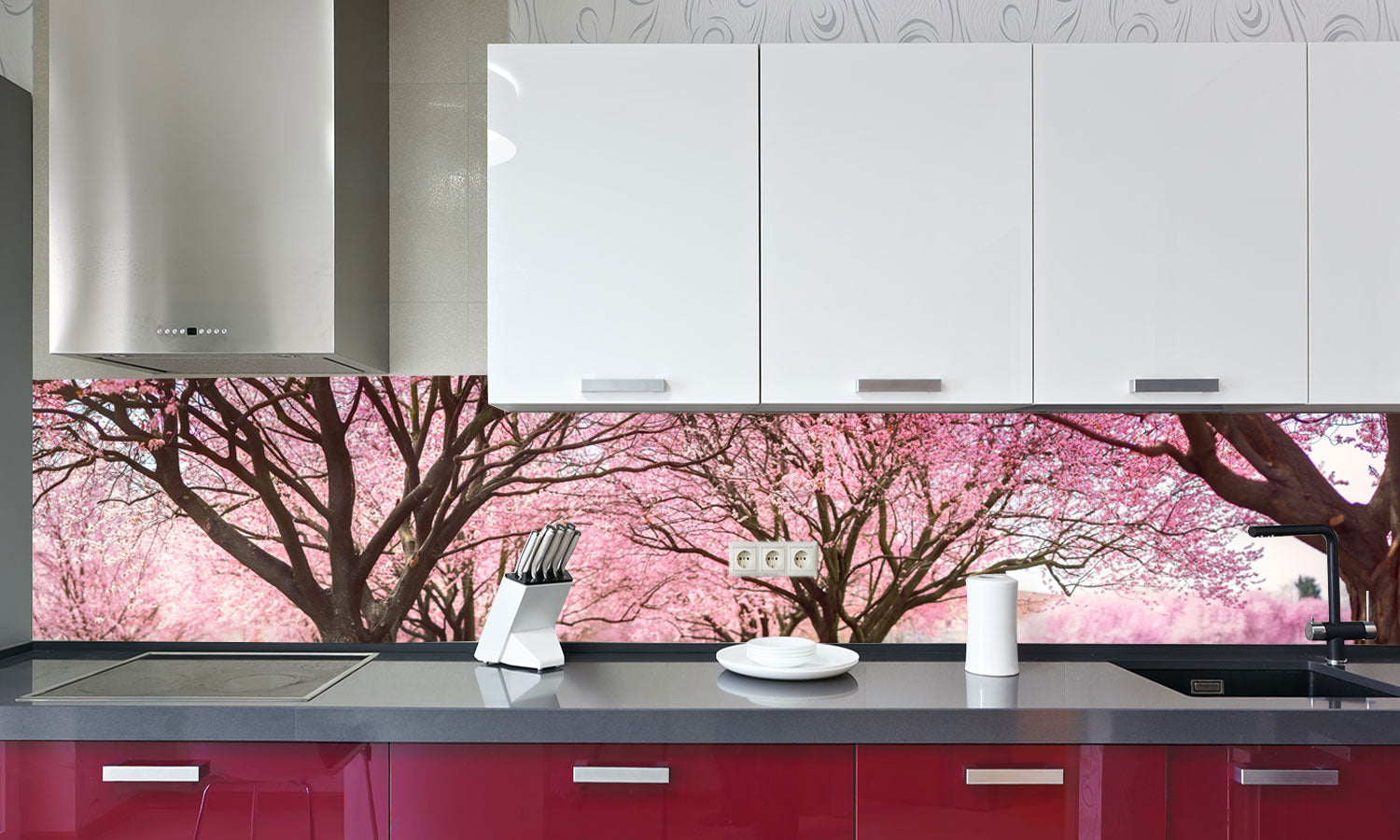 Stakla za kuhinje Cherry blossom trees Alley - PVC plošče / Pleksi steklo - s tiskom za kuhinjo, Zidne obloge PKU295-Life-decor.si