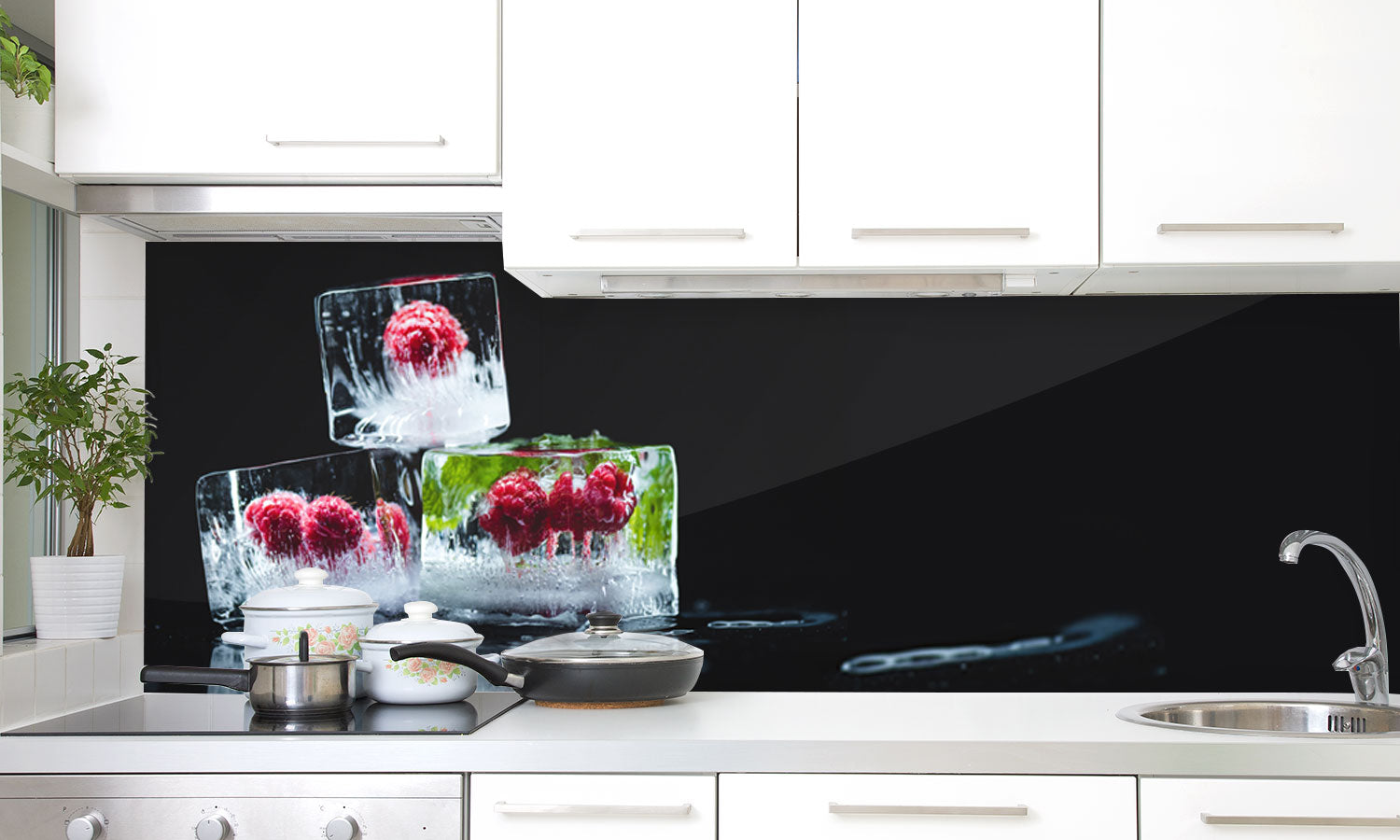 Kuhinjski paneli Raspberries frozen in ice cubes - Pleksi steklo - s tiskom za kuhinjo, Stenske obloge PKU0165