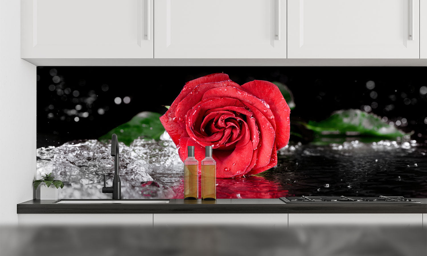 Kuhinjski paneli Red rose with water drops - Pleksi steklo - s tiskom za kuhinjo, Stenske obloge PKU0278